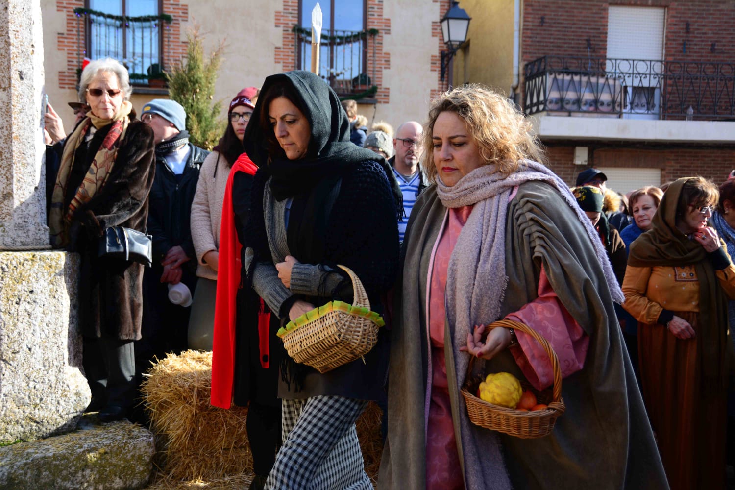Sesenta actores y la representación de hasta 13 oficios castellanos se han dado cita en esta localidad de Torozos con motivo de la Navidad
