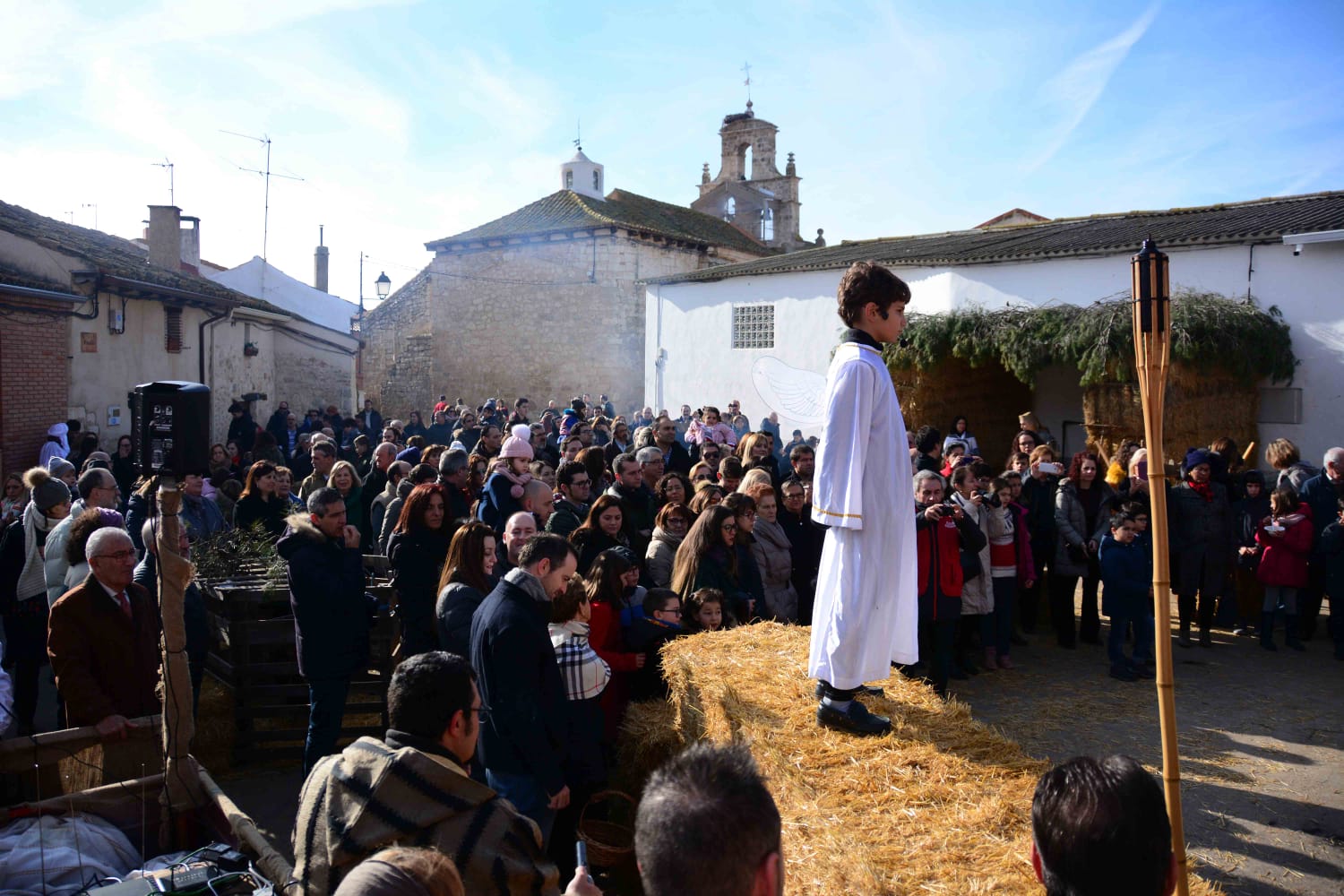 Sesenta actores y la representación de hasta 13 oficios castellanos se han dado cita en esta localidad de Torozos con motivo de la Navidad
