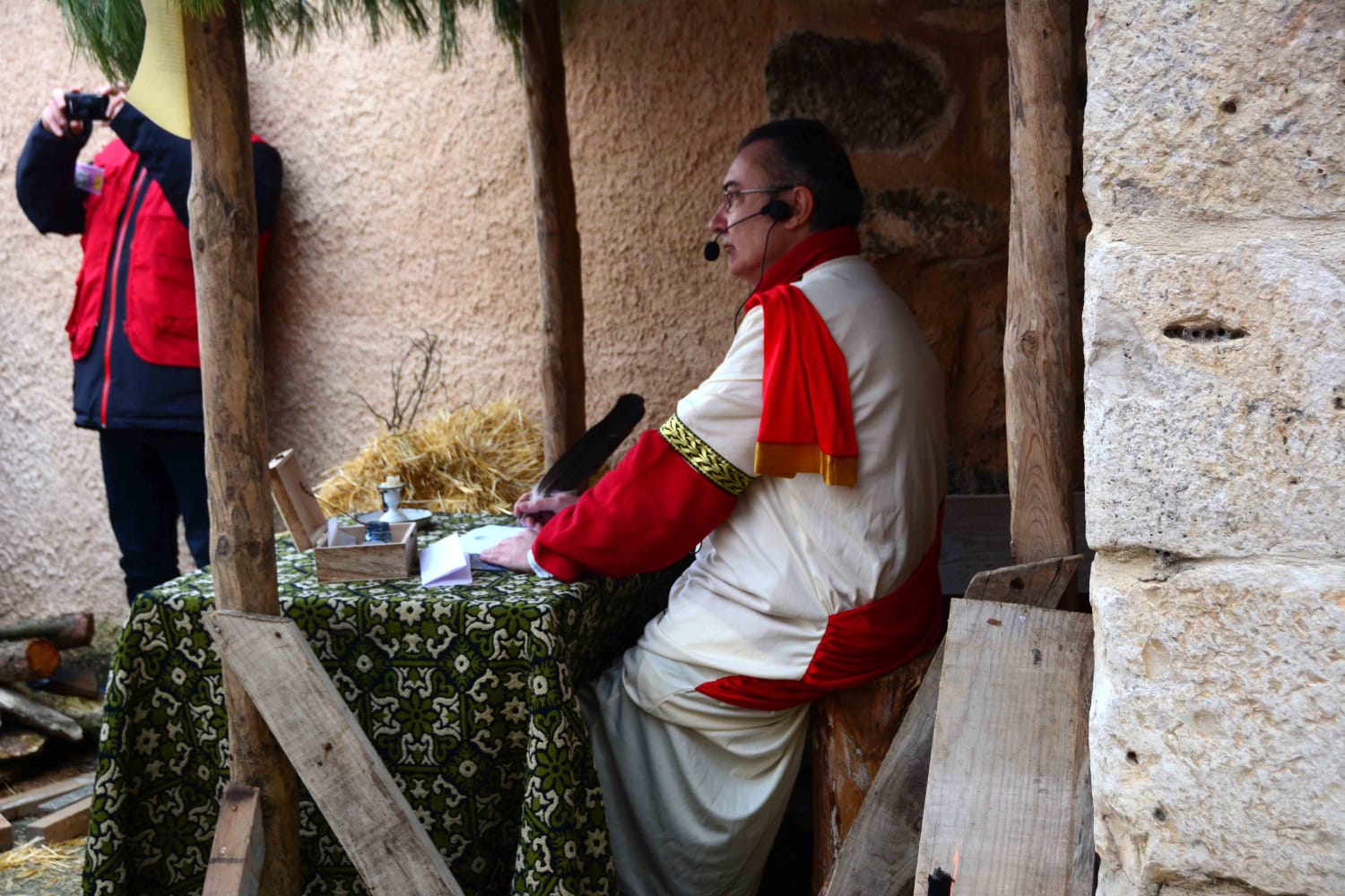 Sesenta actores y la representación de hasta 13 oficios castellanos se han dado cita en esta localidad de Torozos con motivo de la Navidad