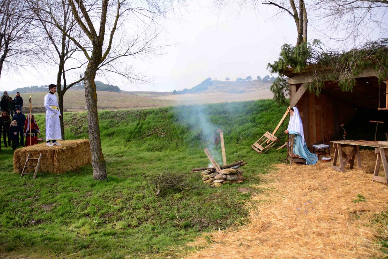 Sesenta actores y la representación de hasta 13 oficios castellanos se han dado cita en esta localidad de Torozos con motivo de la Navidad