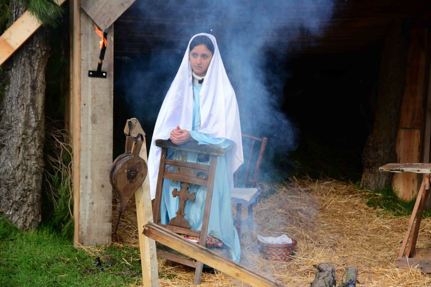 Sesenta actores y la representación de hasta 13 oficios castellanos se han dado cita en esta localidad de Torozos con motivo de la Navidad