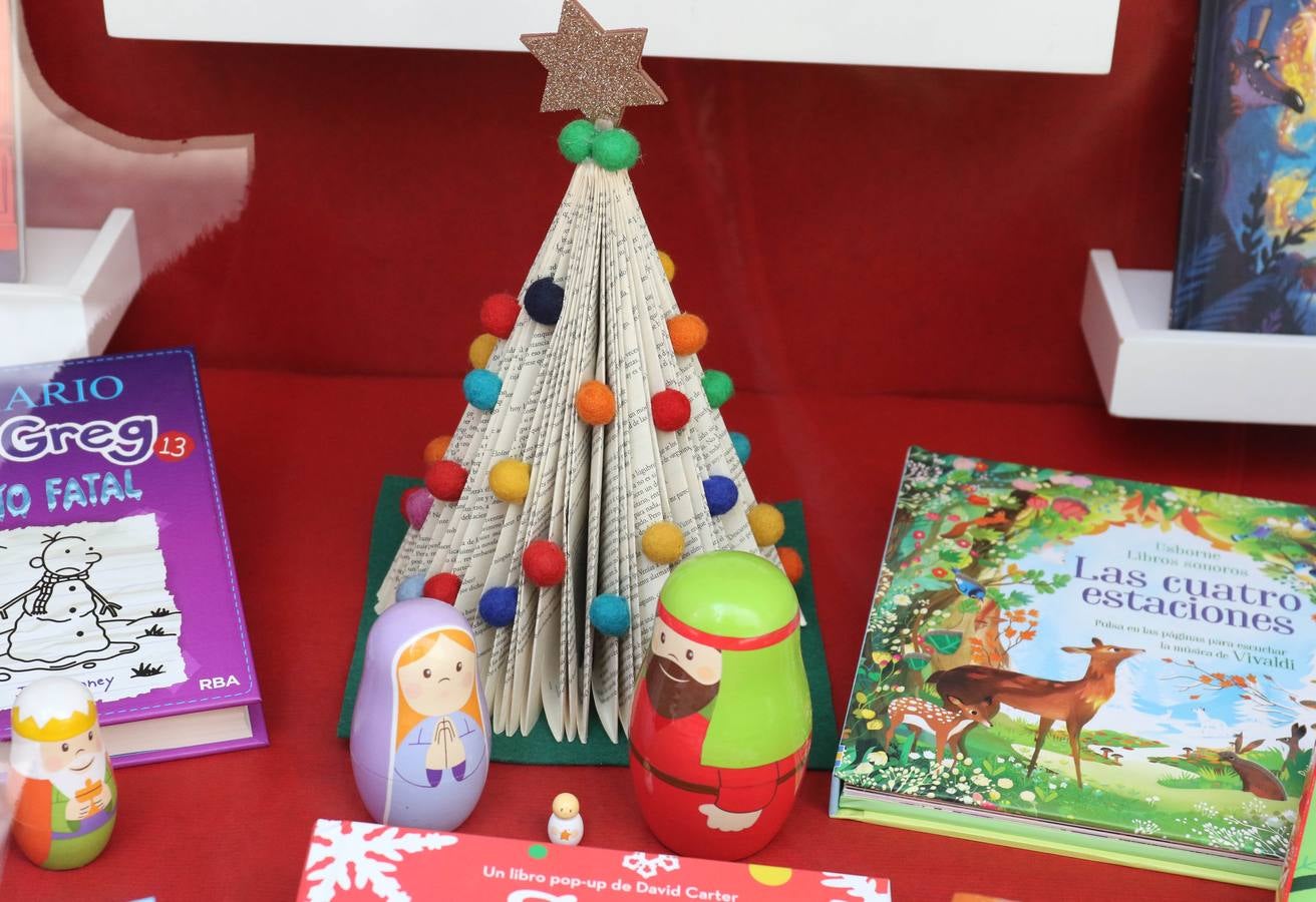 El sorteo se celebró ante notario en el Salón de Plenos del Ayuntamiento | También se resolvió el concurso de escaparates, cuyo primer premio, de mil euros, recayó en la librería 'En un bosque de hojas'