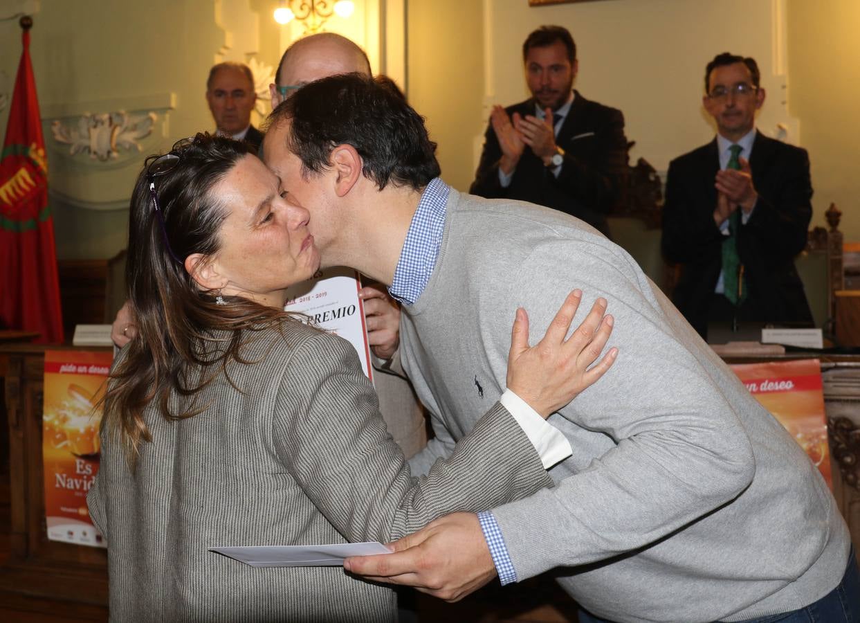 El sorteo se celebró ante notario en el Salón de Plenos del Ayuntamiento | También se resolvió el concurso de escaparates, cuyo primer premio, de mil euros, recayó en la librería 'En un bosque de hojas'