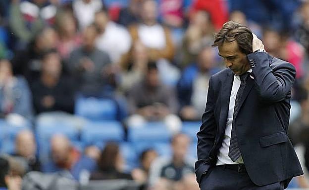 Lopetegui, cabizbajo el día en que el Levante asaltó el Santiago Bernabéu. 