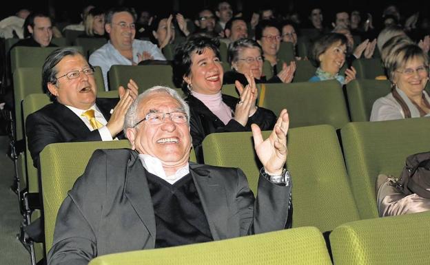 Cesáreo Estébanez ríe en una pasada Muestra de Cine de Palencia, en la que fue galardonado.