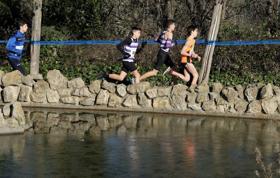 Fotos: XXXV Cross Rondilla &#039;Las 12 uvas&#039;: categoría junior y juvenil masculino y femenino