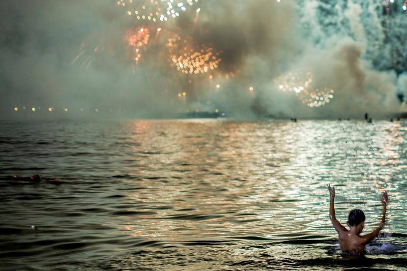 Oceanía, con la espectacular bahía de Sídney a la cabeza, abrió los festejos para despedir 2018 y dar la bioenvenida a un 2019 que se prevé lleno de incertidumbres