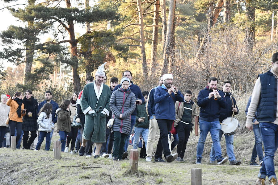 Fotos: Chapuzón en el río Gudillos para despedir 2018