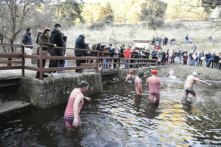 Fotos: Chapuzón en el río Gudillos para despedir 2018