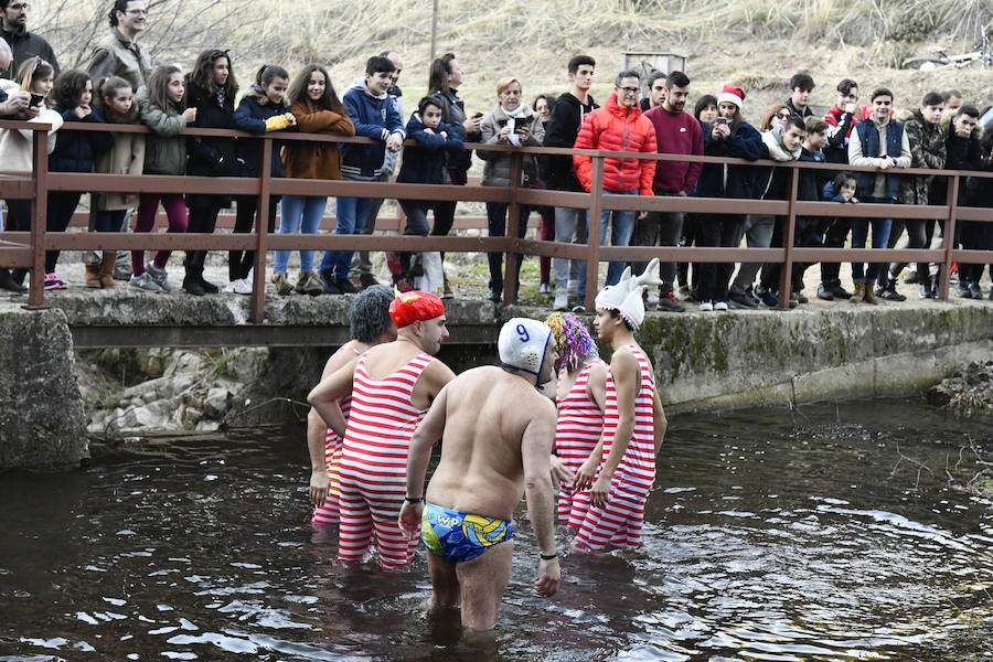 Fotos: Chapuzón en el río Gudillos para despedir 2018