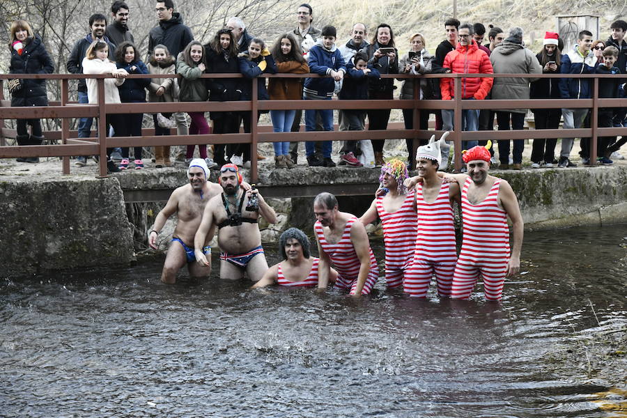 Fotos: Chapuzón en el río Gudillos para despedir 2018