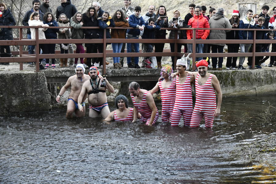 Fotos: Chapuzón en el río Gudillos para despedir 2018