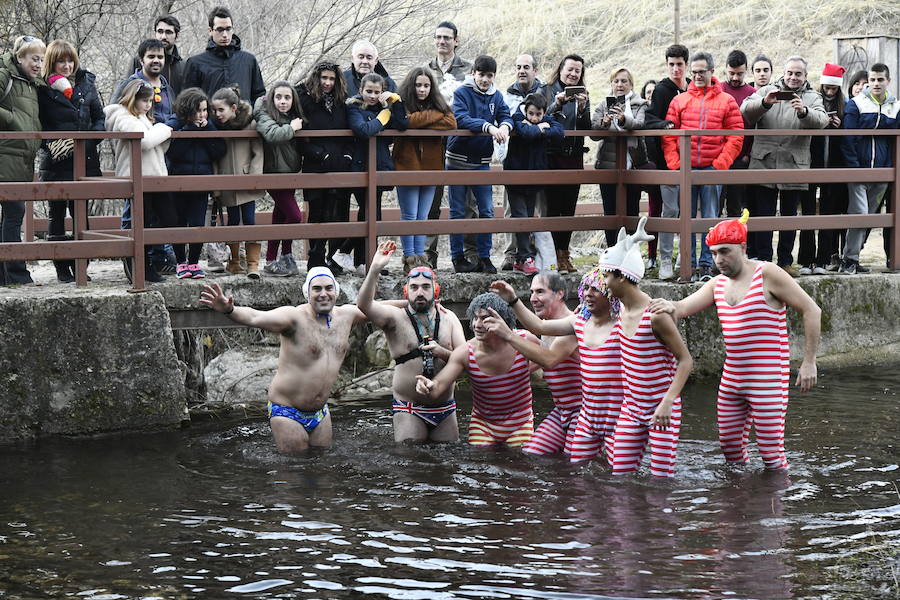 Fotos: Chapuzón en el río Gudillos para despedir 2018