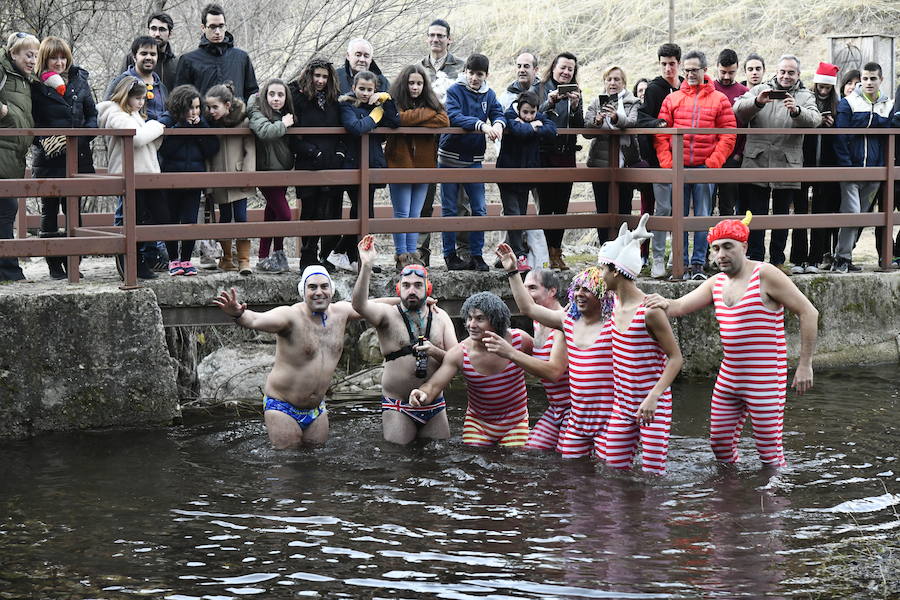 Fotos: Chapuzón en el río Gudillos para despedir 2018