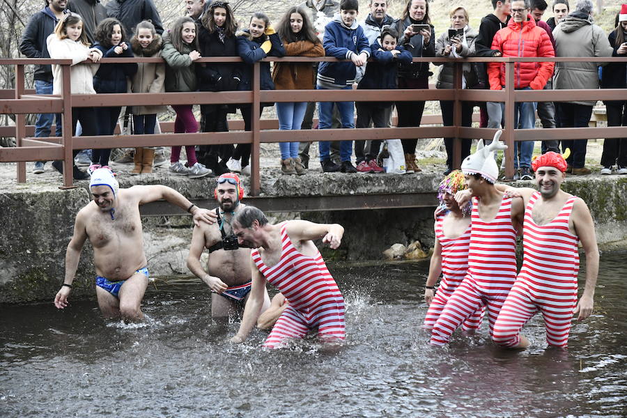 Fotos: Chapuzón en el río Gudillos para despedir 2018