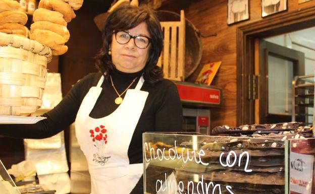Mari Luz Lorenzo, en su tienda en La Alberca.