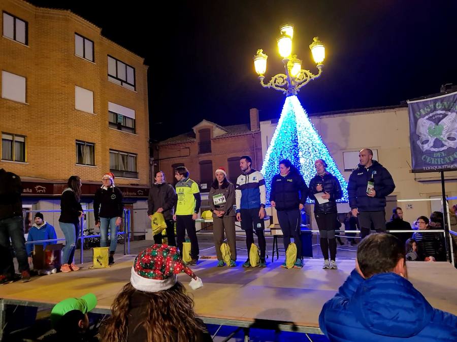 Fotos: Vistosa San Silvestre en Torquemada