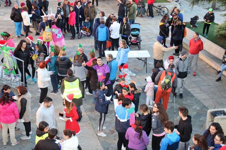 Fotos: Vistosa San Silvestre en Torquemada