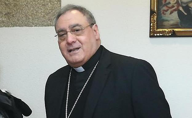 El obispo de Ávila, José María Gil Tamayo. 
