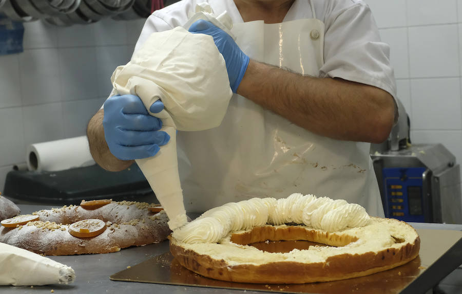 La Asociación Provincial de Empresarios de Confitería de Valladolid calcula que en estas fechas se venderán unos 100.000 roscones de reyes artesanos