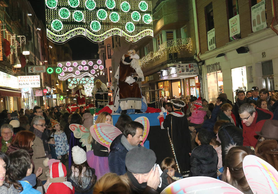 Fotos: Cabalgata de Reyes en la calle Mantería de Valladolid