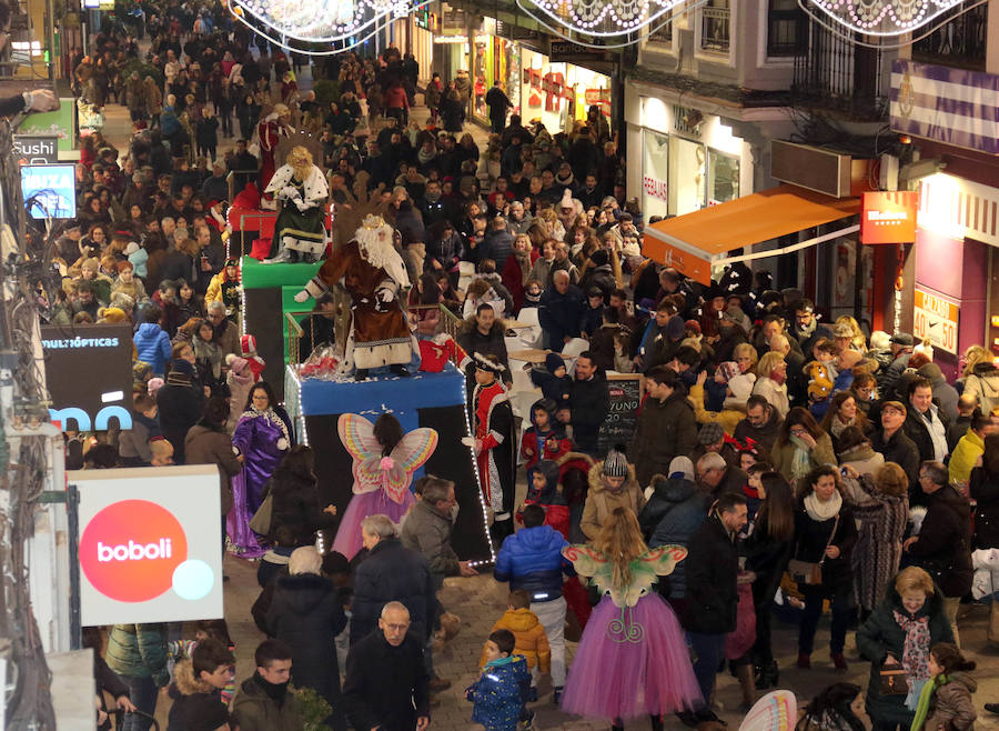 Fotos: Cabalgata de Reyes en la calle Mantería de Valladolid