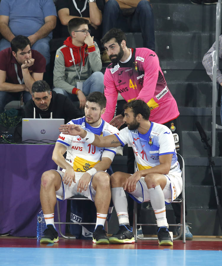 Fotos: Histórico lleno con selección de balonmano