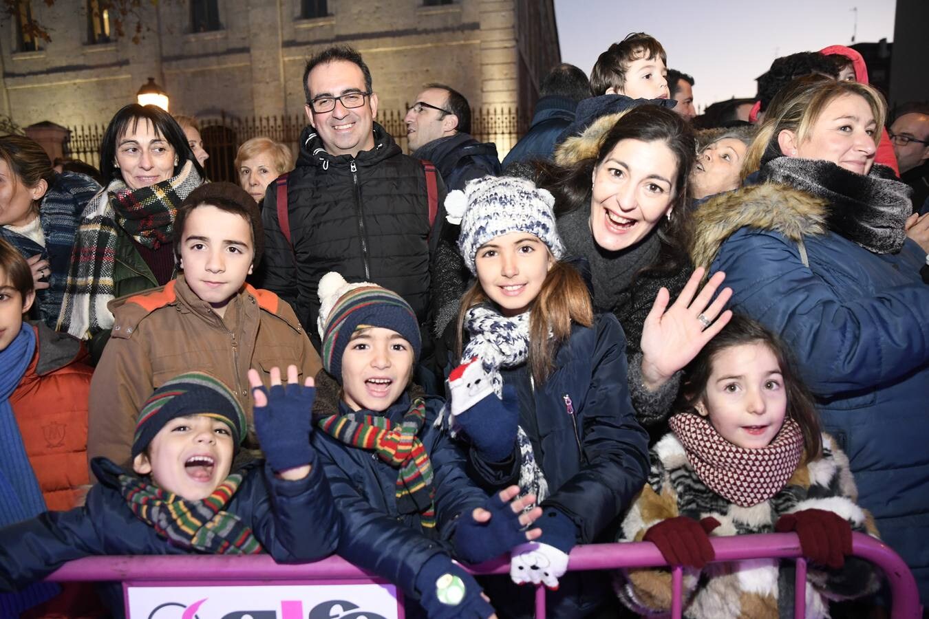 Fotos: Público en la cabalgata de Reyes de Valladolid (1/4)