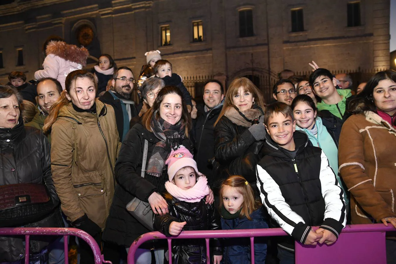 Fotos: Público en la cabalgata de Reyes de Valladolid (1/4)