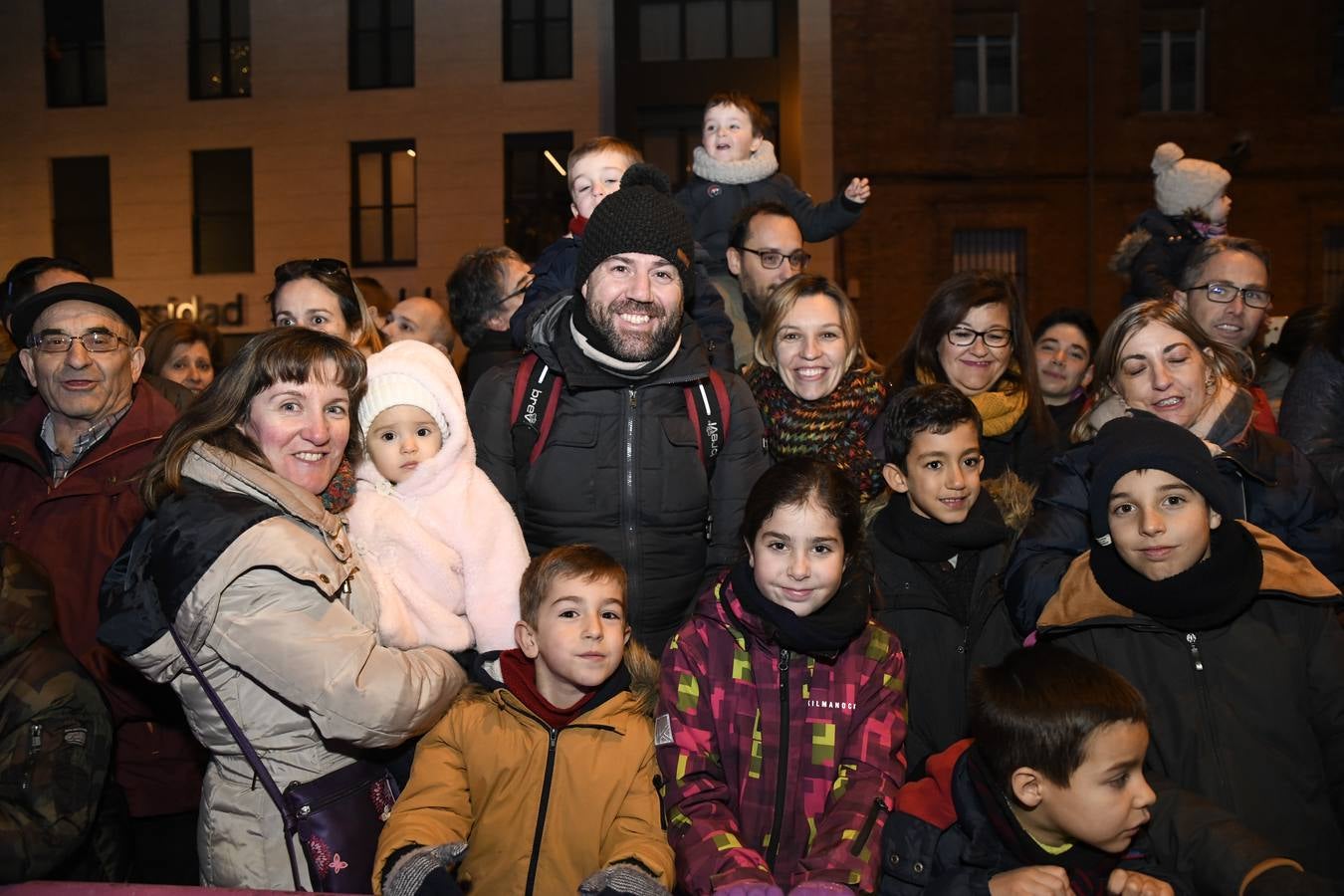 Fotos: Público en la cabalgata de Reyes de Valladolid (2/4)