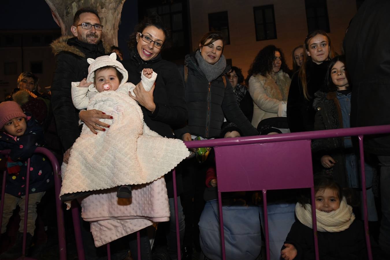 Fotos: Público en la cabalgata de Reyes de Valladolid (2/4)