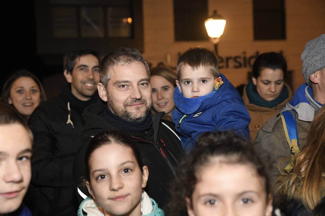 Fotos: Público en la cabalgata de Reyes de Valladolid (2/4)