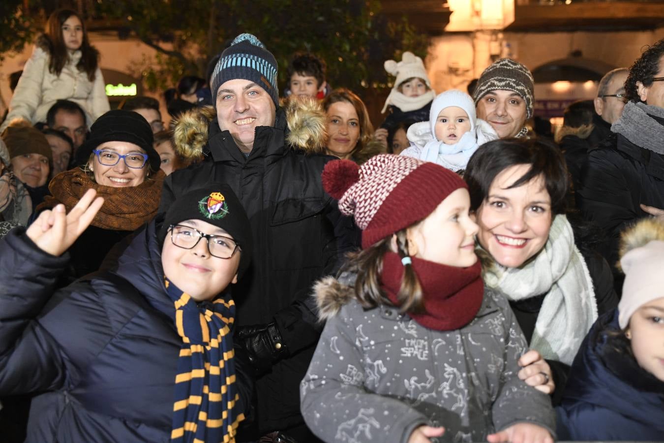Fotos: Público en la cabalgata de Reyes de Valladolid (3/4)