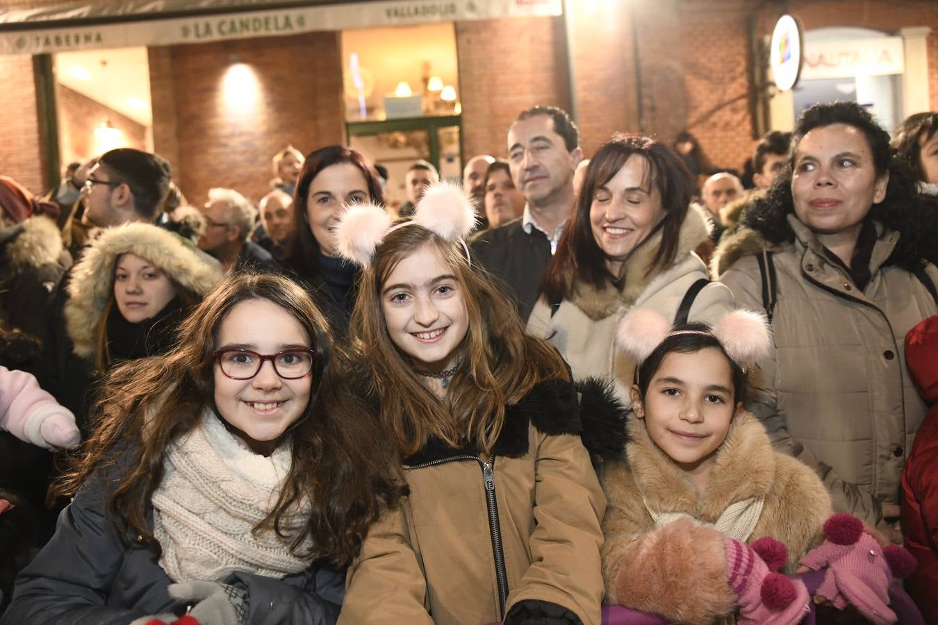 Fotos: Público en la cabalgata de Reyes de Valladolid (3/4)