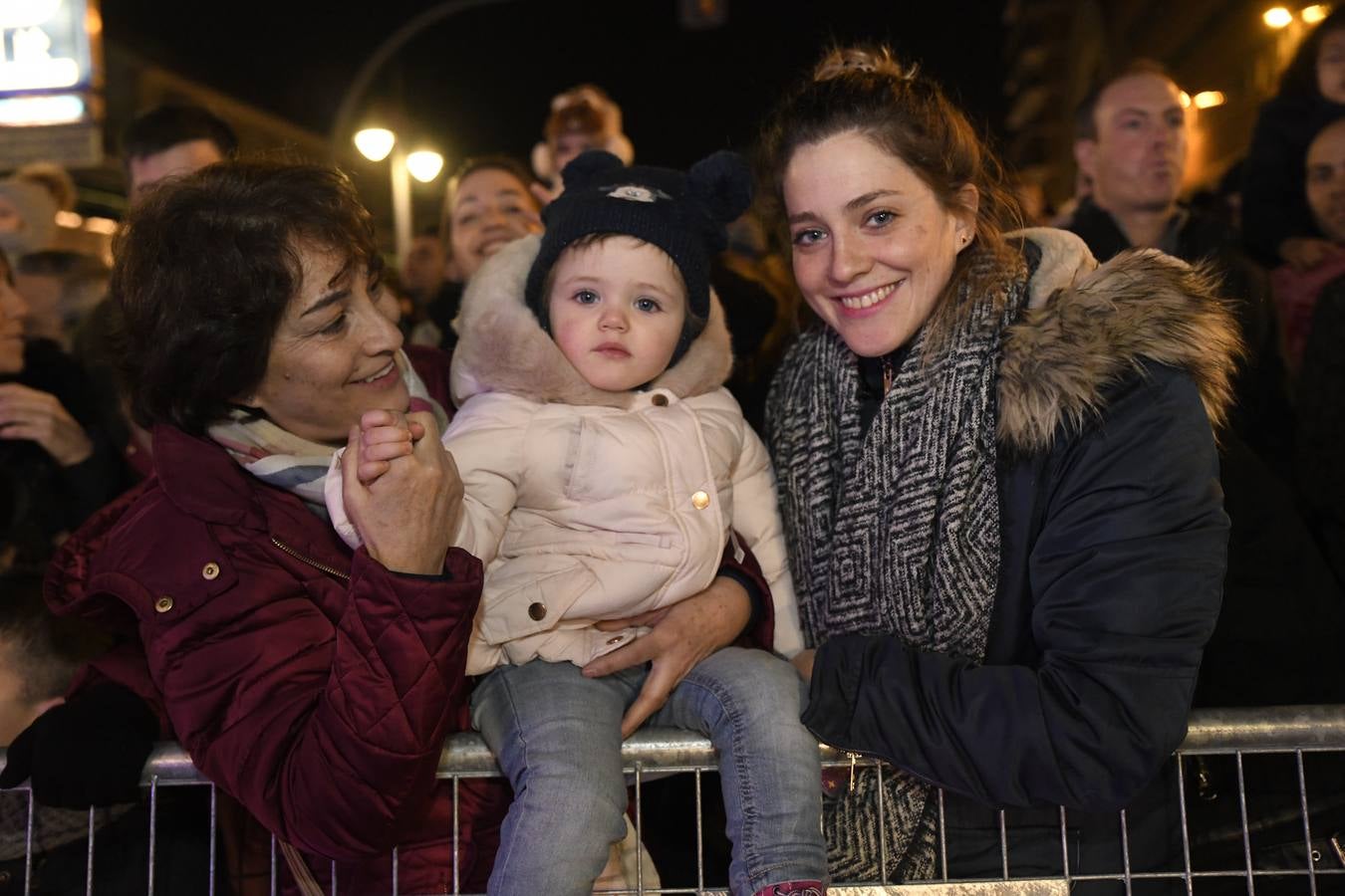 Fotos: Público en la cabalgata de Reyes de Valladolid (3/4)