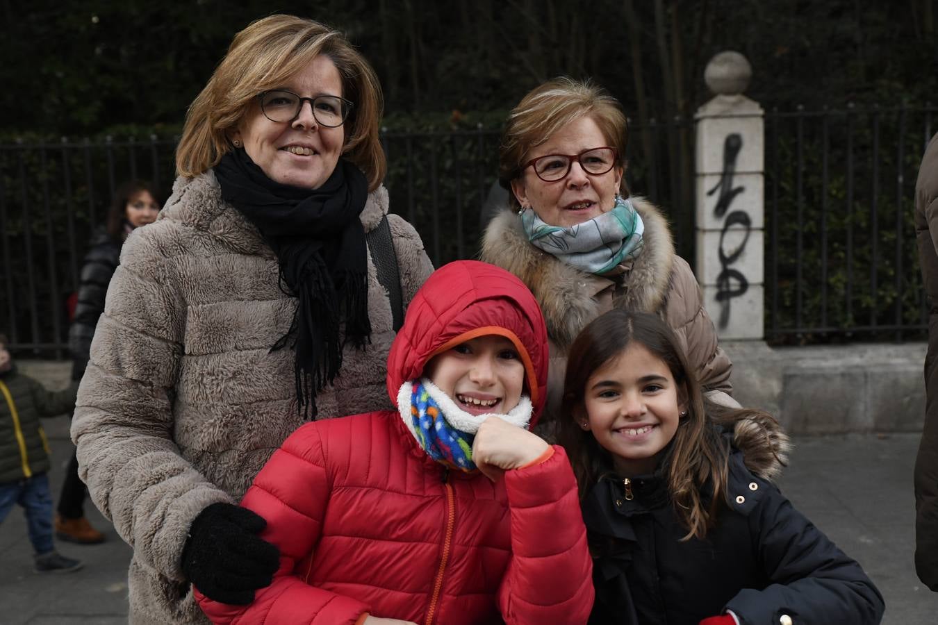 Fotos: Público en la cabalgata de Reyes de Valladolid (3/4)