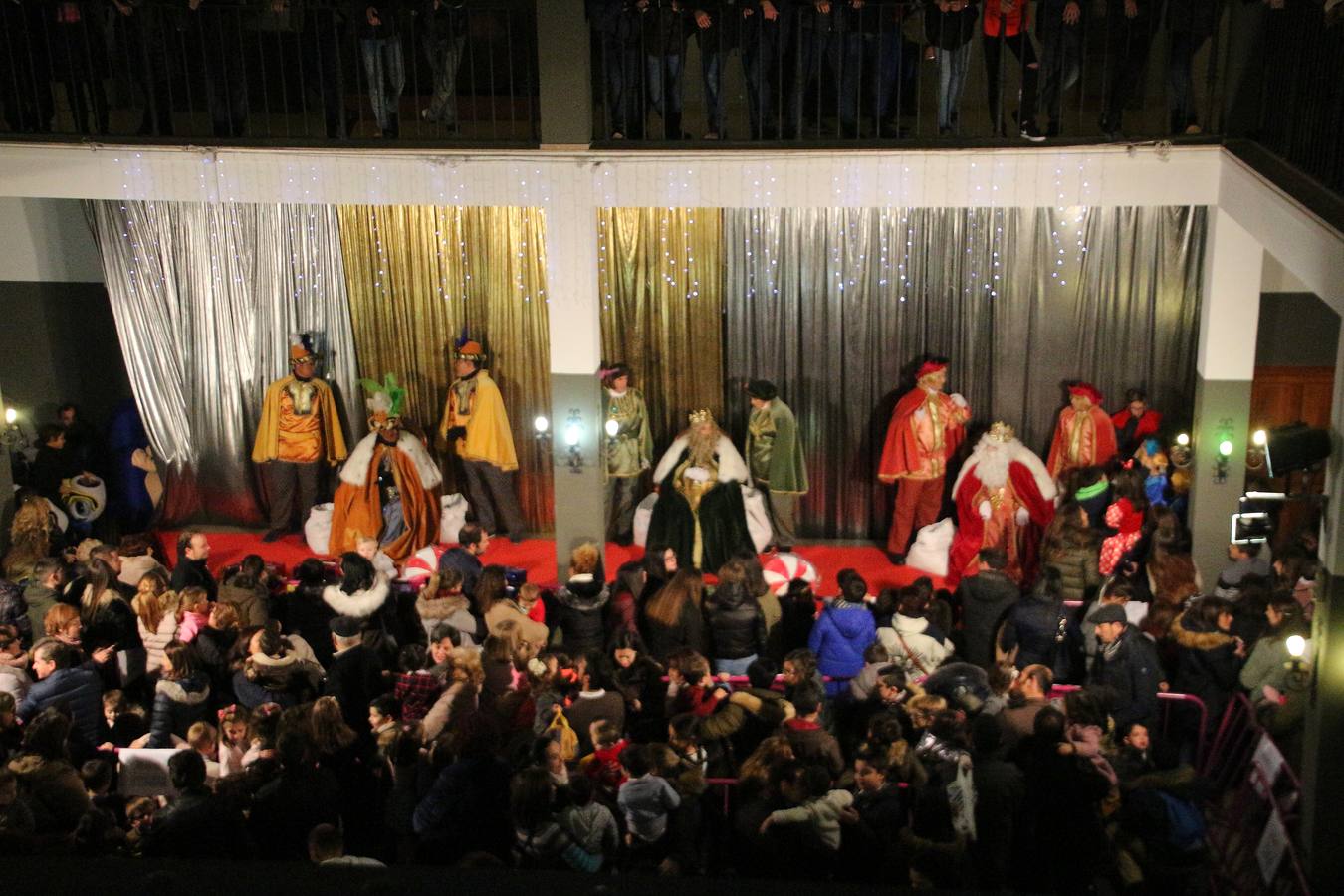 Fotos: Los Reyes Magos visitan Medina de Rioseco, Ciudad Europea de la Navidad
