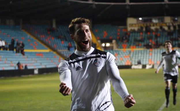 Iván Calero celebra uno de sus goles.