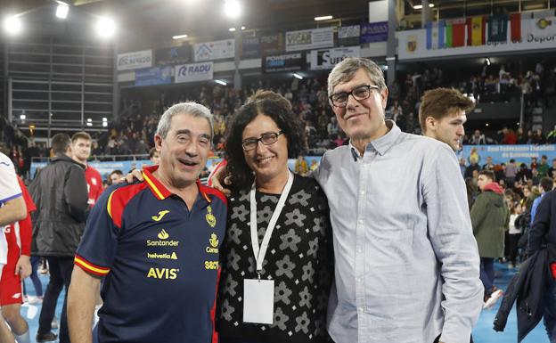 Muñoz, Marín y Sánchez, en el Pabellón Municipal de Deportes. 