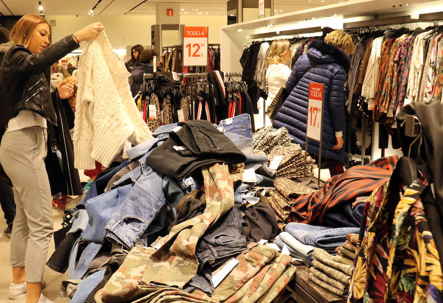 Fotos: Lunes 7 de enero, primer día de rebajas generales en Valladolid