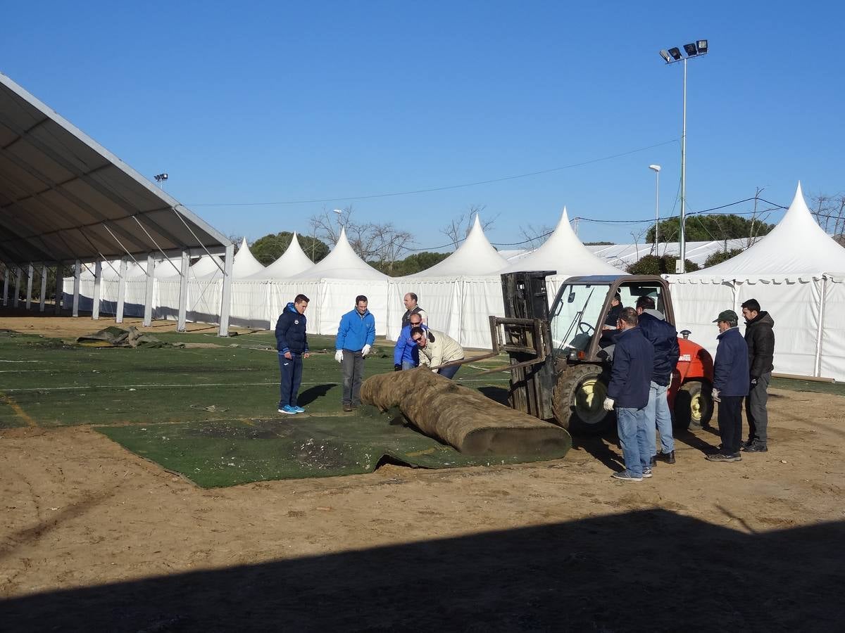 Los asistentes contarán este año con una «importante novedad» en forma de «carpa gigante» instalada a continuación del escenario en la plaza principal de la campa