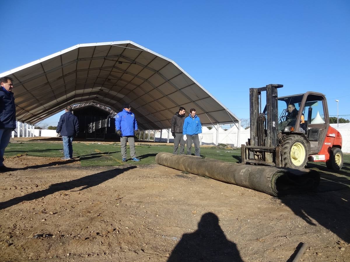 Los asistentes contarán este año con una «importante novedad» en forma de «carpa gigante» instalada a continuación del escenario en la plaza principal de la campa