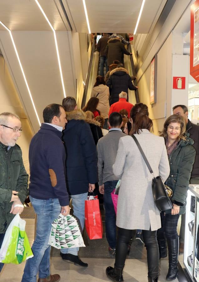 Fotos: Lunes 7 de enero, primer día de rebajas generales en Valladolid