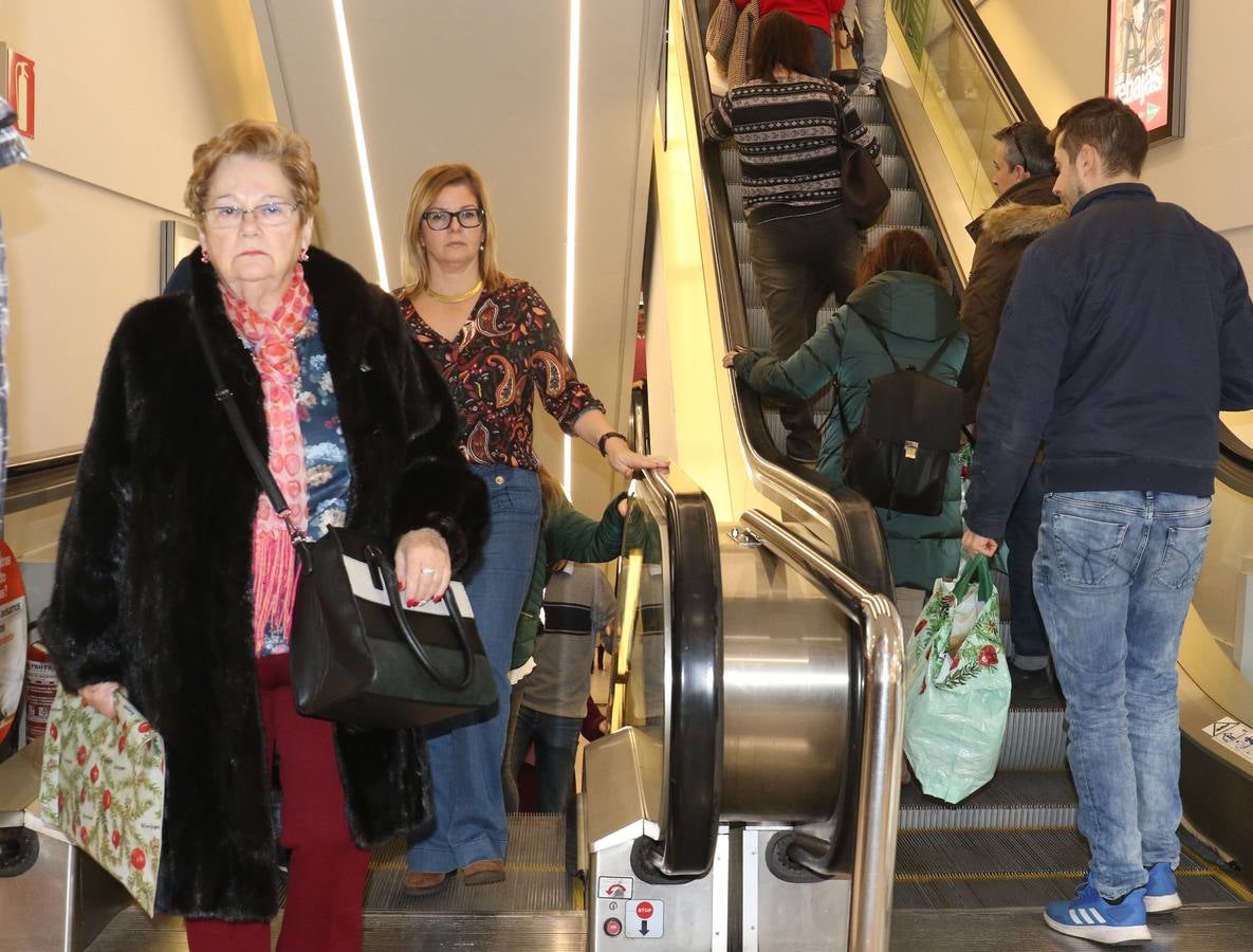 Fotos: Lunes 7 de enero, primer día de rebajas generales en Valladolid