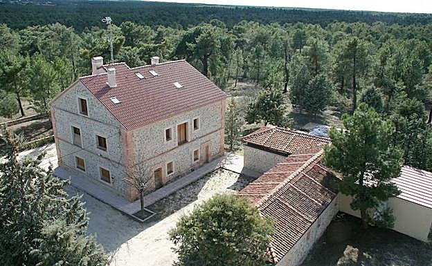 Edificio de Fuentemacanda propiedad de la Comunidad, restaurado y sede de los talleres formativos.