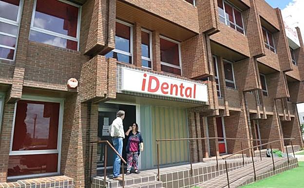 Entrada a la clínica que iDental tenía en Valladolid. 