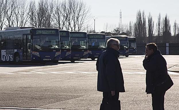  Conductores en las cocheras de Auvasa. 