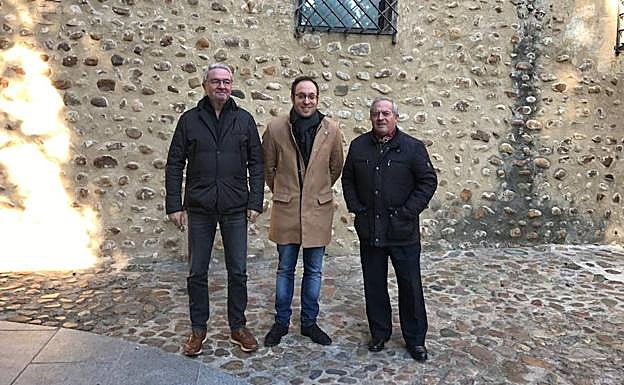 Los populares Jesús Sánchez, Marcos Iglesias y José Manuel Jerez tras el desayuno informativo. 