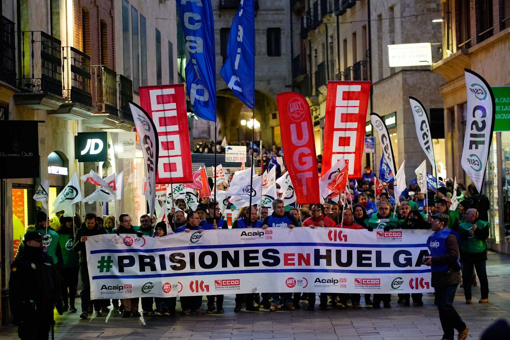 Reclaman «mejoras laborales y más efectivos» y anuncian que seguirán con sus movilizaciones 