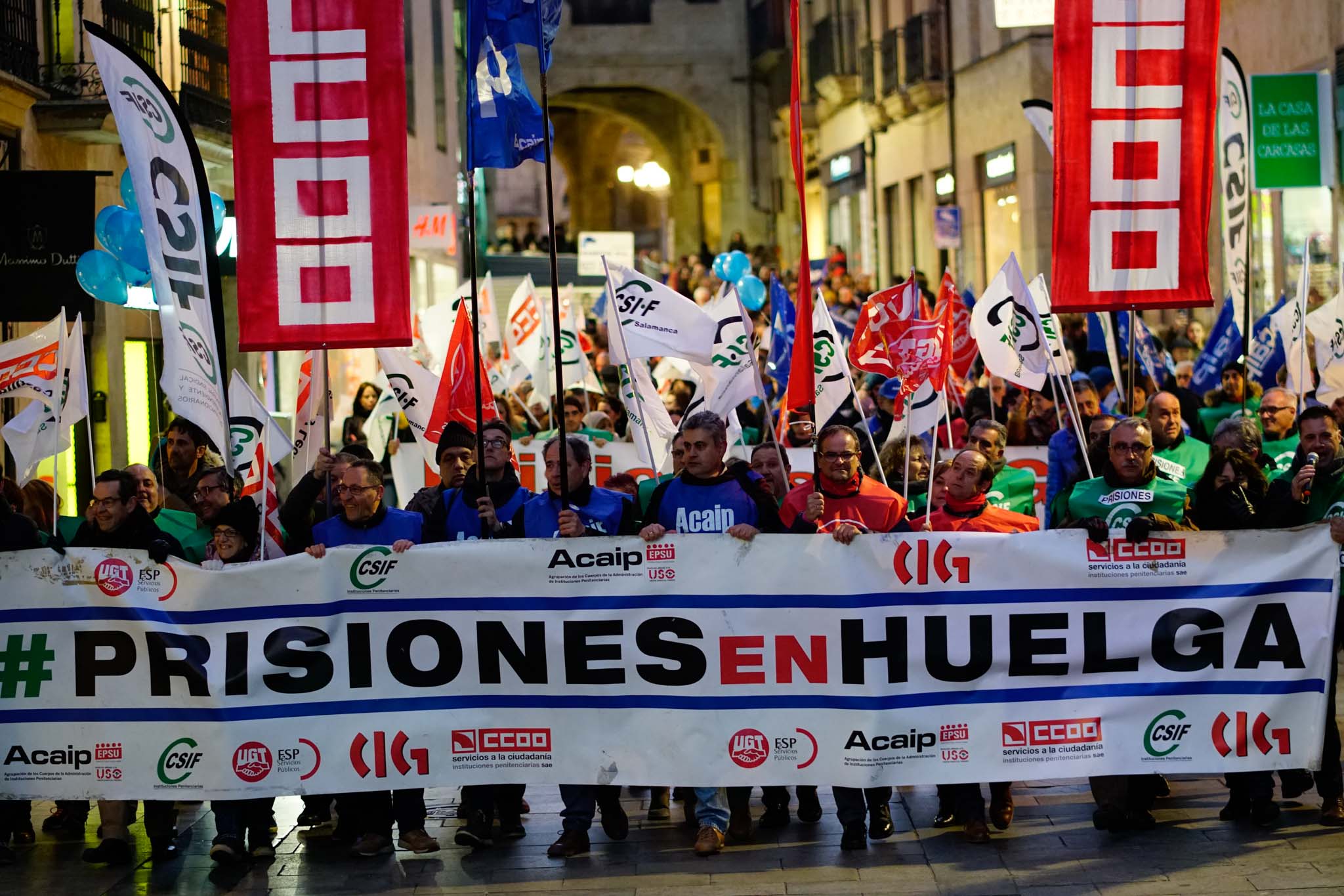 Reclaman «mejoras laborales y más efectivos» y anuncian que seguirán con sus movilizaciones 